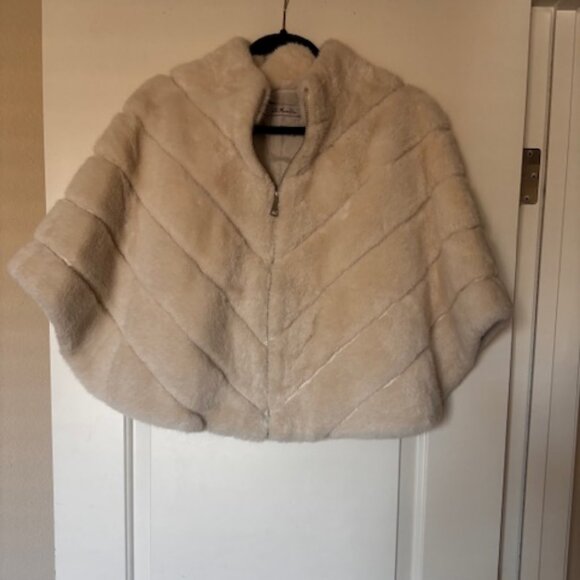 Fur Cape Wedding, Prom, Party, Christmas, Anniversary, Wrap, Elegant, Cozy, Warm - Picture 1 of 4